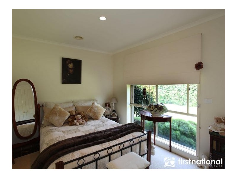 10 Kalastaire Grove, Berwick VIC 3806