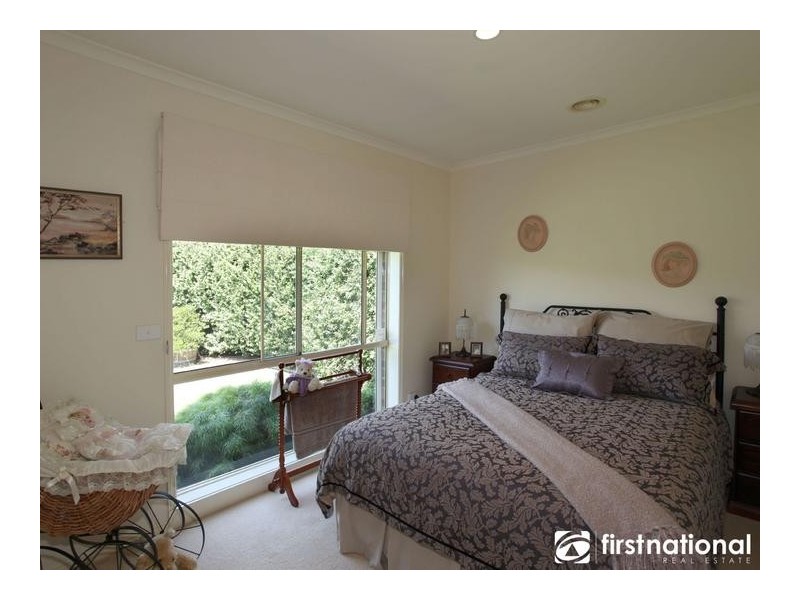 10 Kalastaire Grove, Berwick VIC 3806