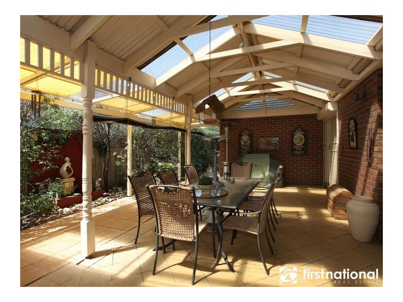 10 Kalastaire Grove, Berwick VIC 3806