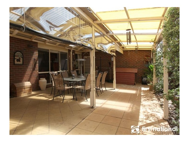 10 Kalastaire Grove, Berwick VIC 3806