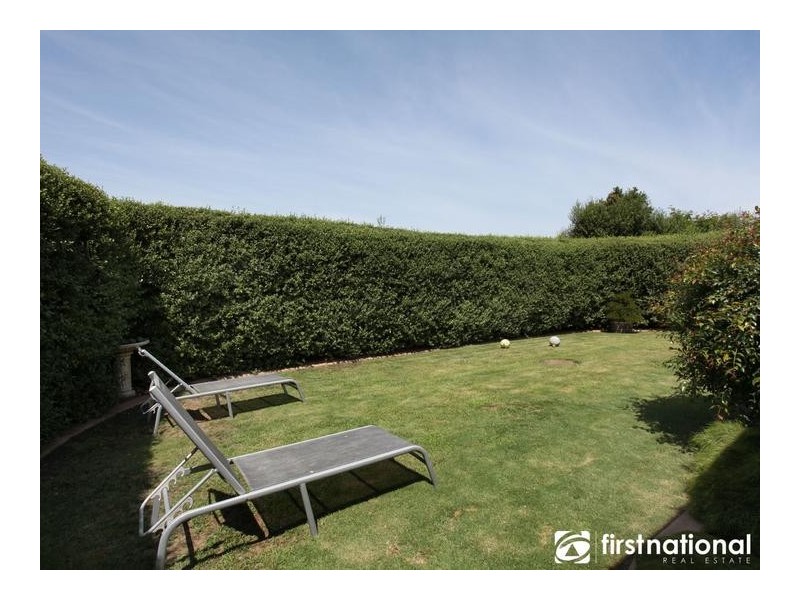 10 Kalastaire Grove, Berwick VIC 3806