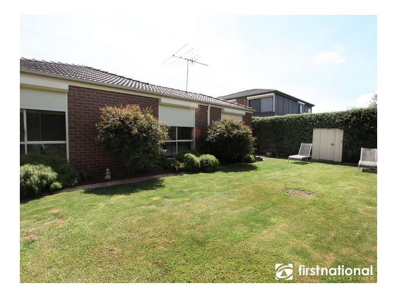 10 Kalastaire Grove, Berwick VIC 3806