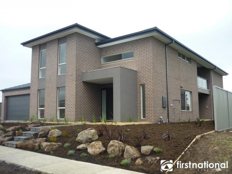 3 Tanner Avenue, Cranbourne East VIC 3977