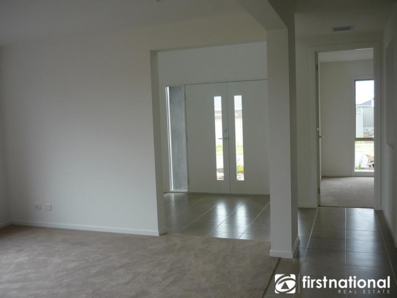 3 Tanner Avenue, Cranbourne East VIC 3977