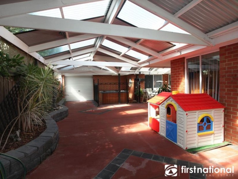 8 Highcliff Court, Narre Warren South VIC 3805