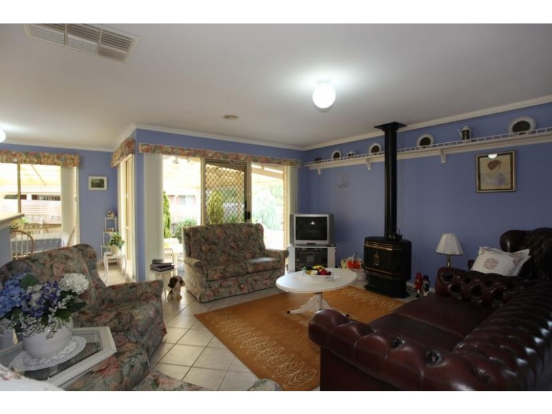 21 Sandalwood Drive, Narre Warren VIC 3805