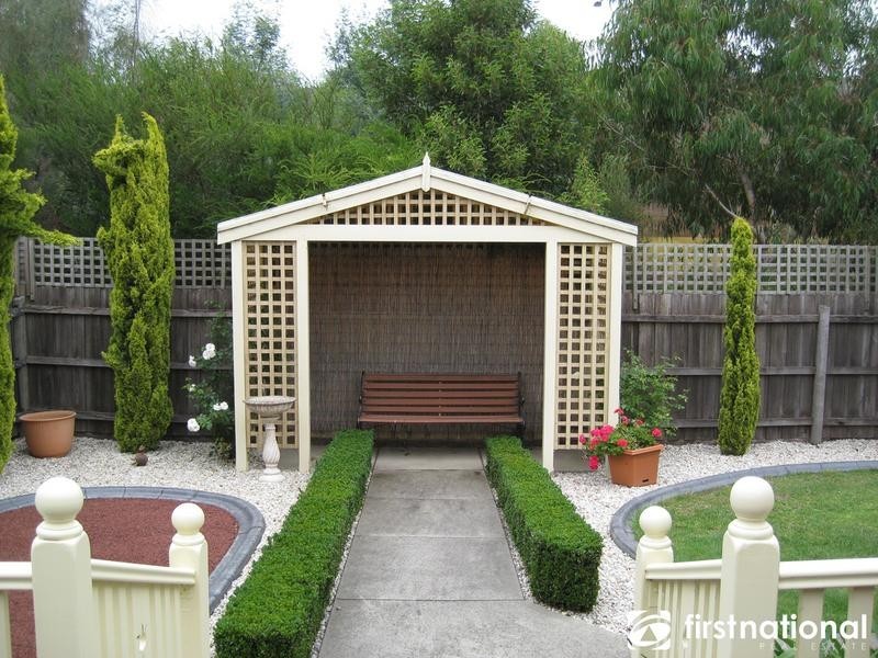 21 Sandalwood Drive, Narre Warren VIC 3805