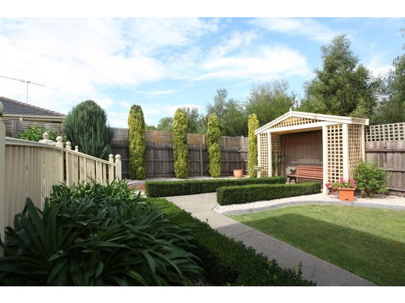 21 Sandalwood Drive, Narre Warren VIC 3805