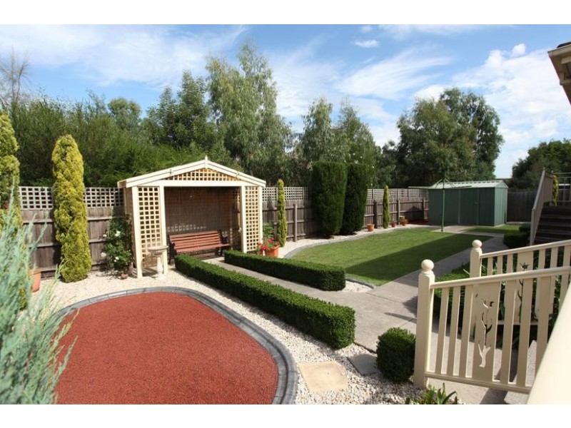 21 Sandalwood Drive, Narre Warren VIC 3805