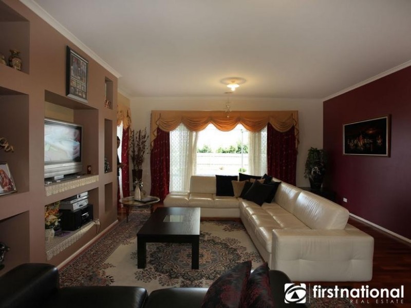 9 Grosvenor Place, Narre Warren North VIC 3804