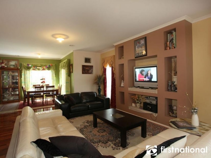 9 Grosvenor Place, Narre Warren North VIC 3804