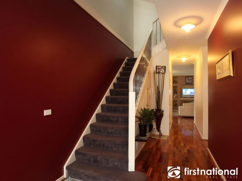 9 Grosvenor Place, Narre Warren North VIC 3804