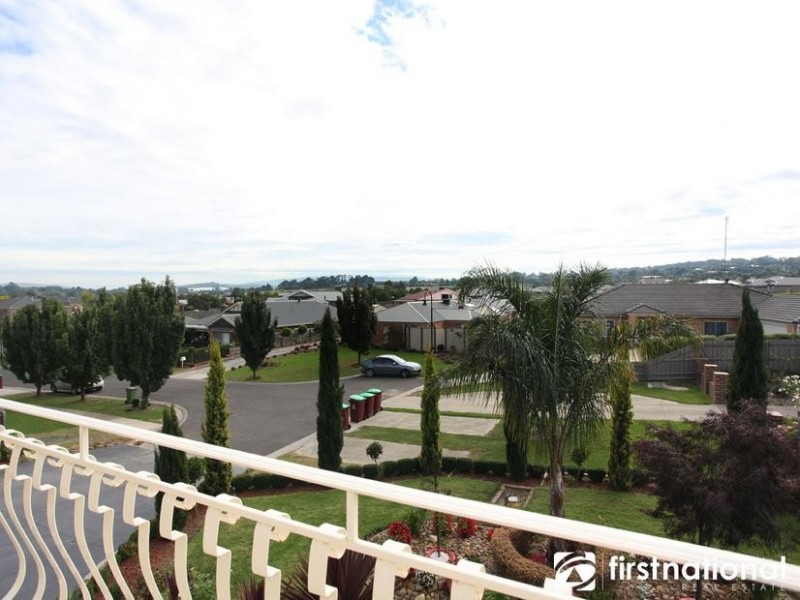 9 Grosvenor Place, Narre Warren North VIC 3804