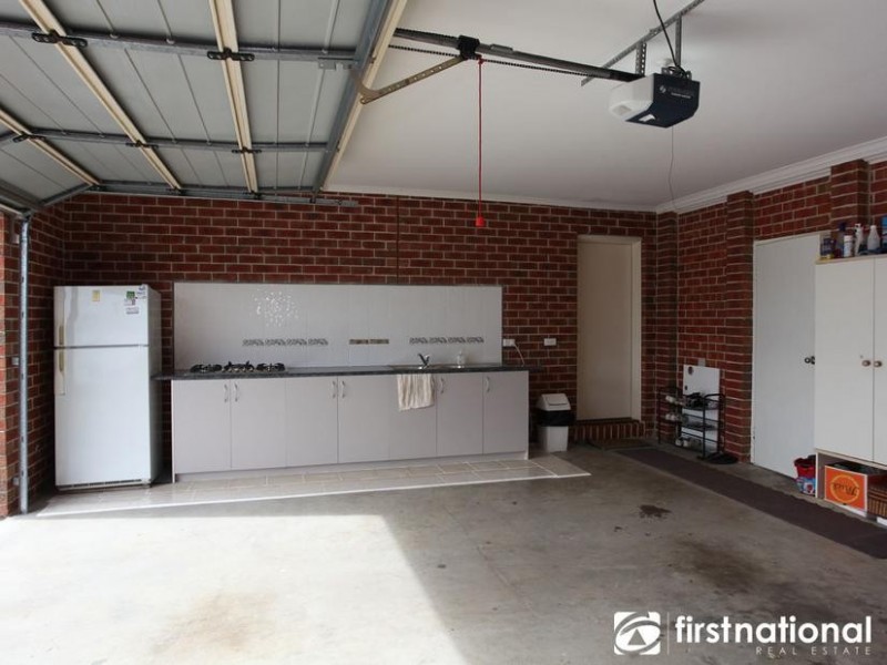 9 Grosvenor Place, Narre Warren North VIC 3804