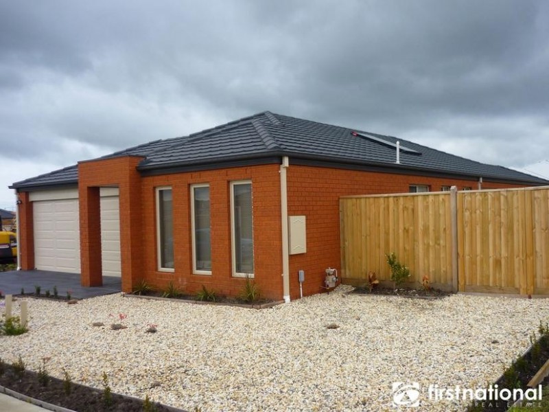 7 Charlbury Crescent, Cranbourne North VIC 3977