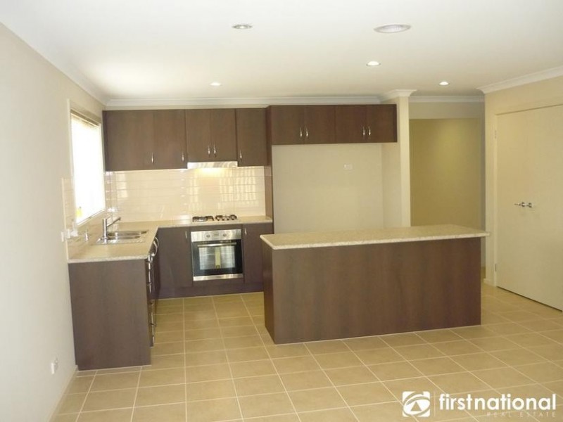 7 Charlbury Crescent, Cranbourne North VIC 3977