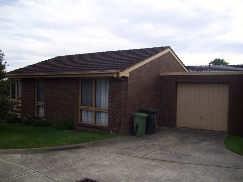 1/2 Adam Avenue, Hallam VIC 3803