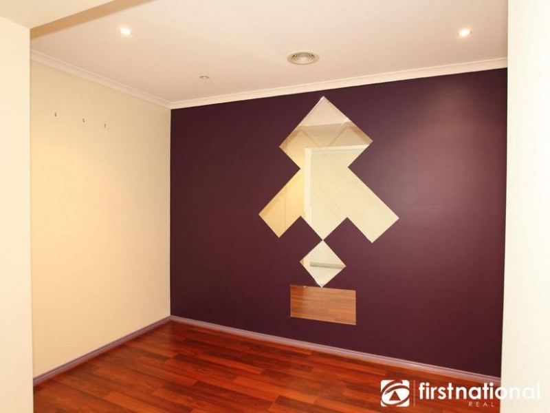 10 Tolmie Rise, Hallam VIC 3803