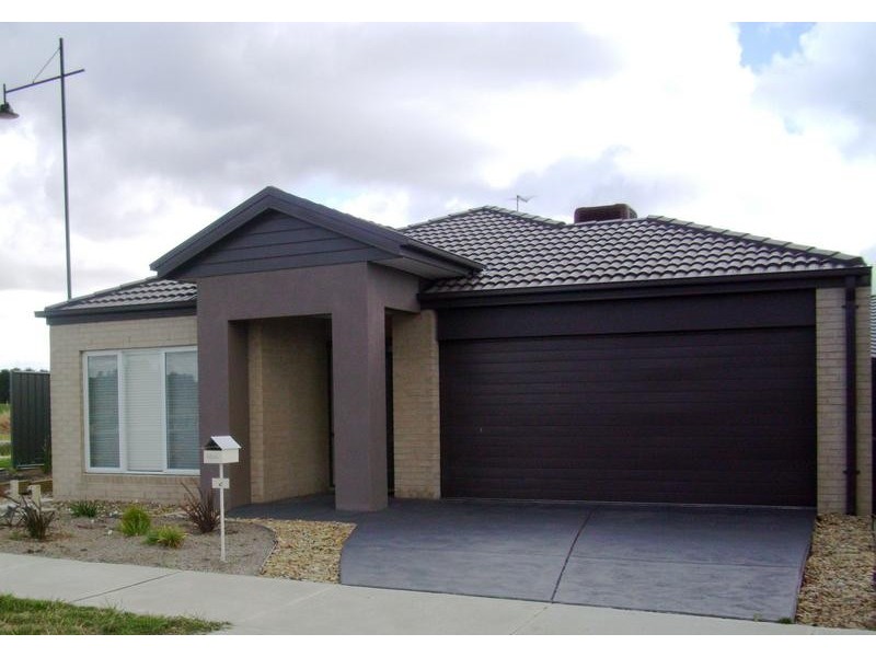 2 Buckthorn Drive, Cranbourne North VIC 3977