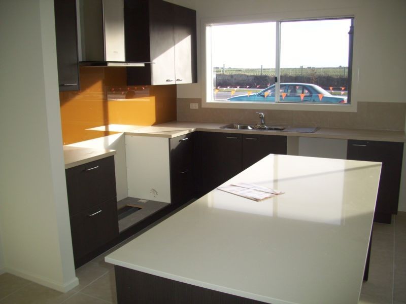 2 Buckthorn Drive, Cranbourne North VIC 3977