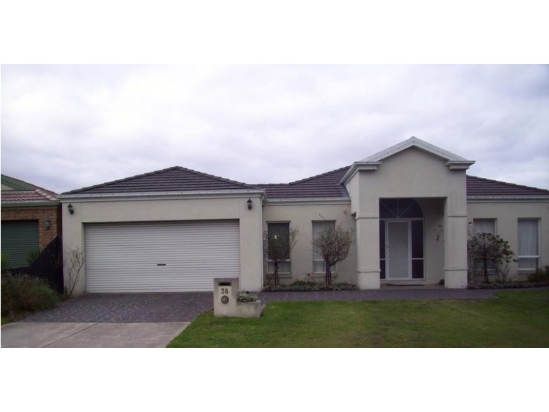 38 Bateman Grove, Hampton Park VIC 3976