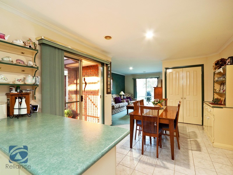 25 Langbourne Drive, Narre Warren South VIC 3805