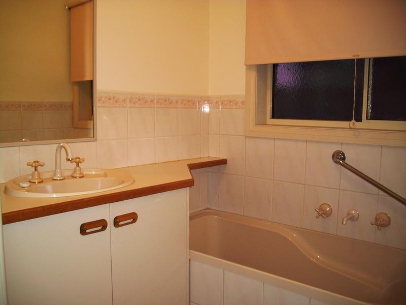 2/143 High Street, Berwick VIC 3806