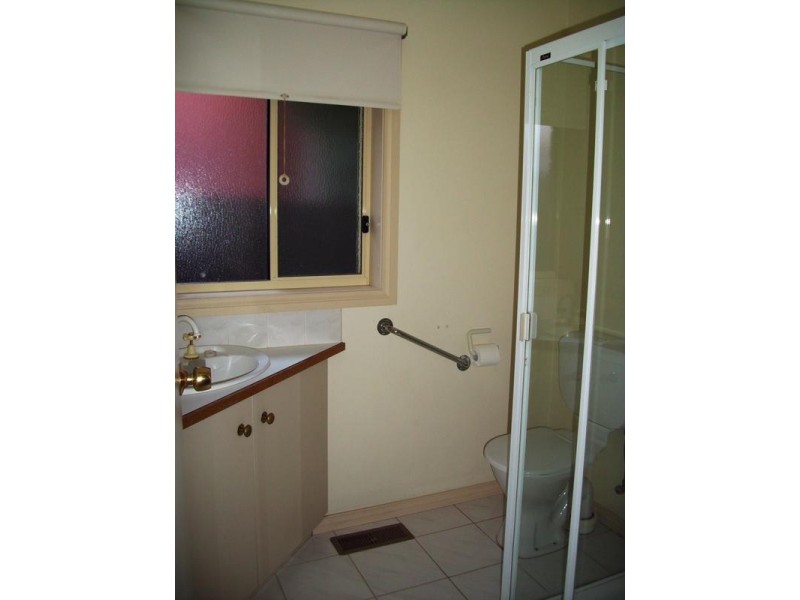 2/143 High Street, Berwick VIC 3806