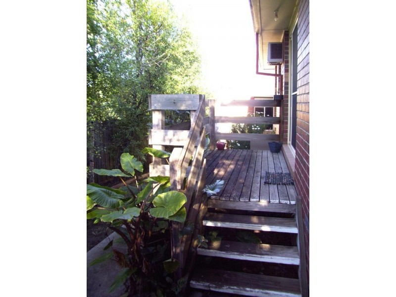 2/143 High Street, Berwick VIC 3806