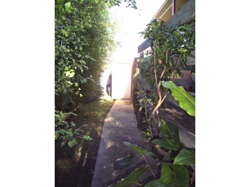 2/143 High Street, Berwick VIC 3806