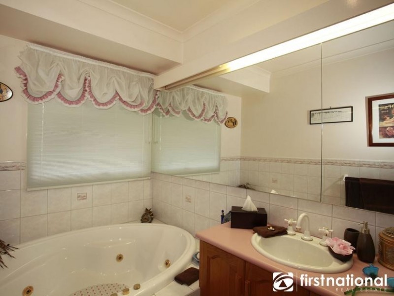 17 Deewy Road, Narre Warren South VIC 3805