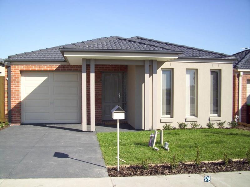 17 Autumnfields Drive, Cranbourne North VIC 3977