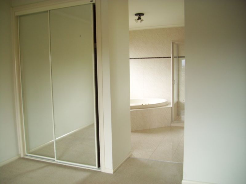 15 Homewood Boulevard, Hallam VIC 3803