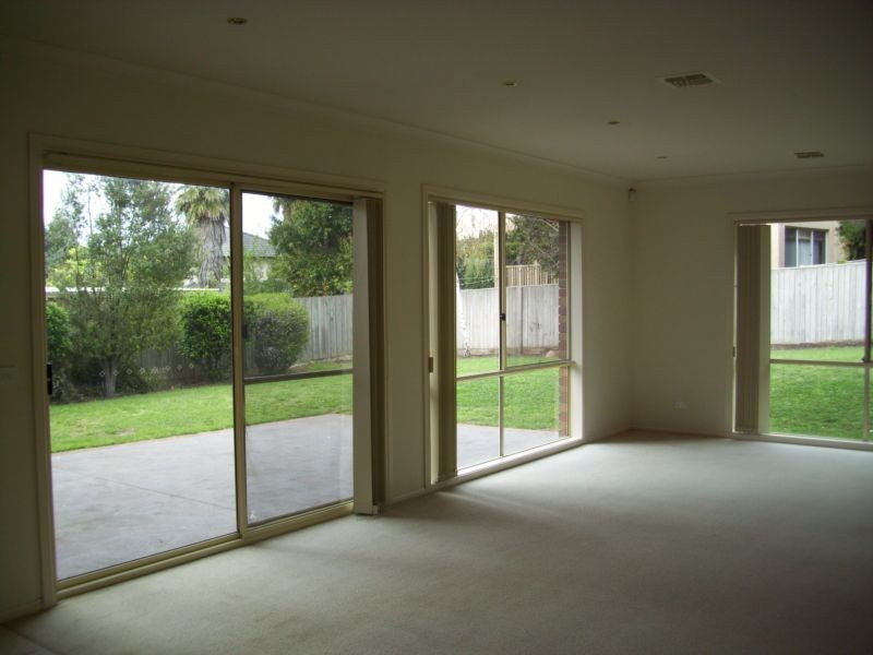 15 Homewood Boulevard, Hallam VIC 3803