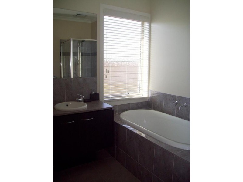 67 Melington Drive, Lyndhurst VIC 3975