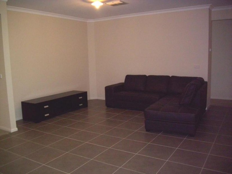 67 Melington Drive, Lyndhurst VIC 3975