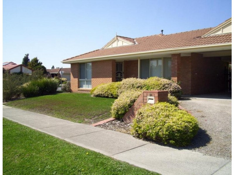35 Baringa Park Drive, Narre Warren South VIC 3805
