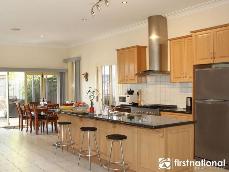 8 Pineview Court, Narre Warren South VIC 3805