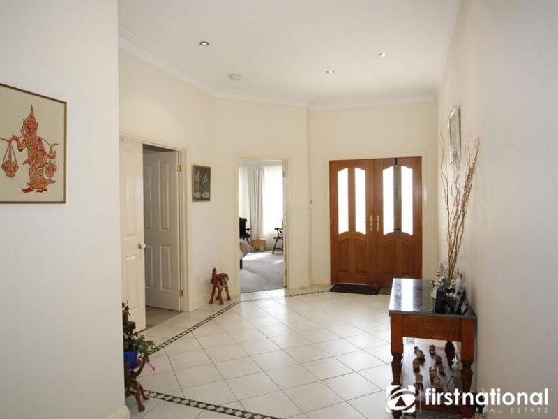 8 Pineview Court, Narre Warren South VIC 3805