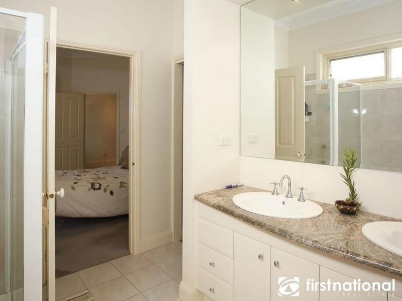 8 Pineview Court, Narre Warren South VIC 3805