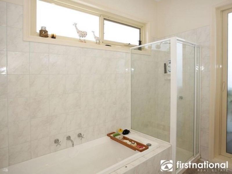 8 Pineview Court, Narre Warren South VIC 3805