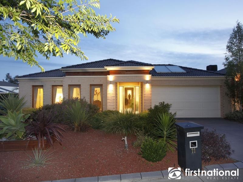 11 Braybrook Drive, Narre Warren South VIC 3805