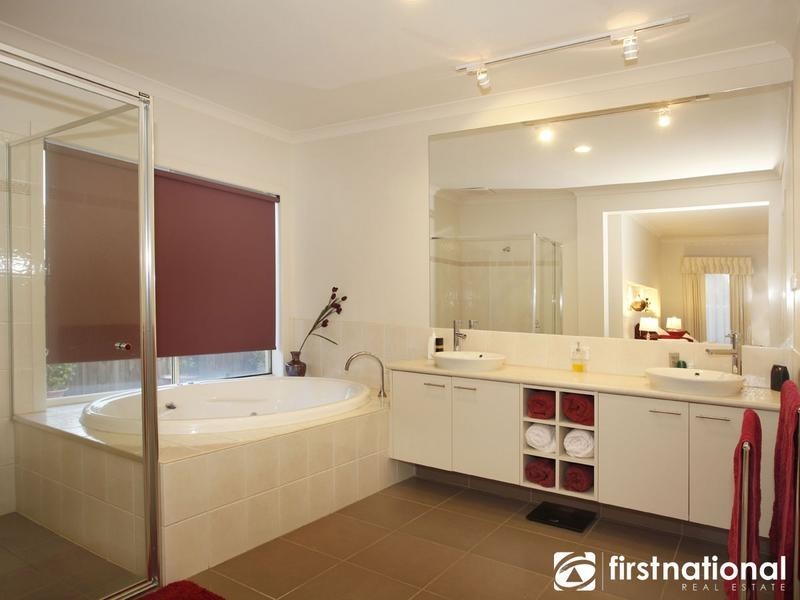 11 Braybrook Drive, Narre Warren South VIC 3805