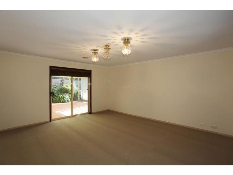 10 Tolmie Rise, Hallam VIC 3803