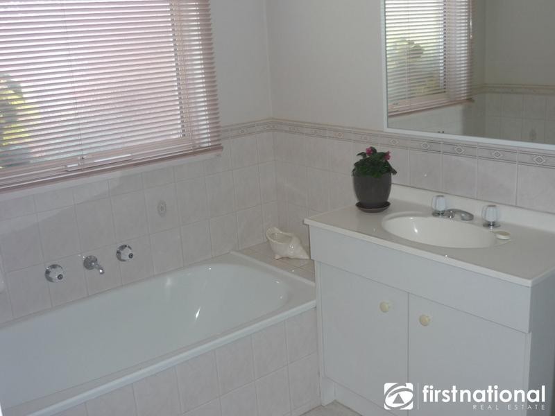 2/25-27 Madison Avenue, Narre Warren VIC 3805