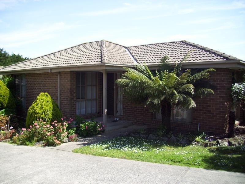 1/76 Collins Crescent, Berwick VIC 3806