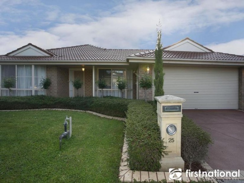 25 Scarborough Drive, Narre Warren South VIC 3805