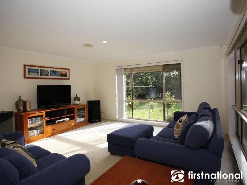 25 Scarborough Drive, Narre Warren South VIC 3805