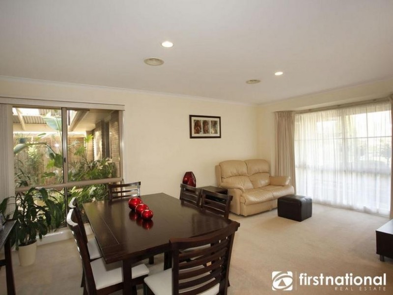 25 Scarborough Drive, Narre Warren South VIC 3805