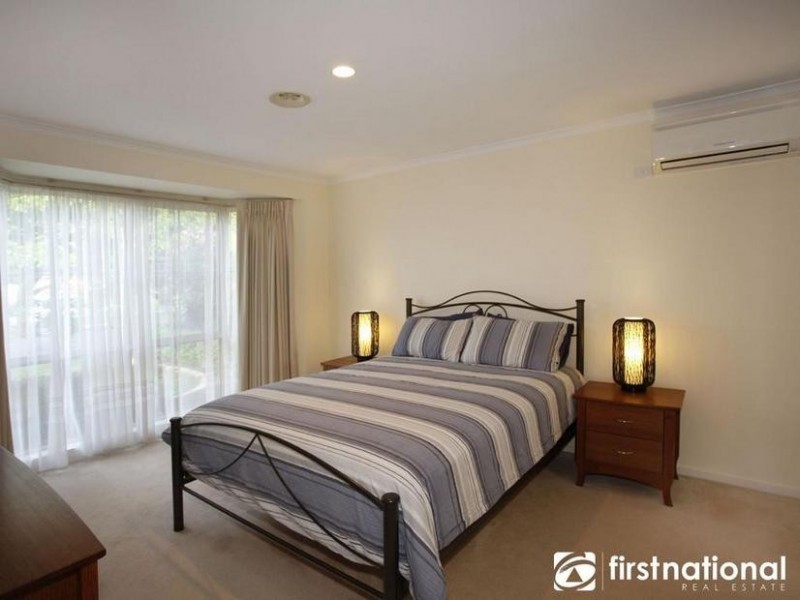 25 Scarborough Drive, Narre Warren South VIC 3805